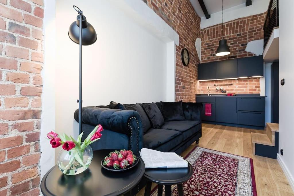 Loft Black And Red