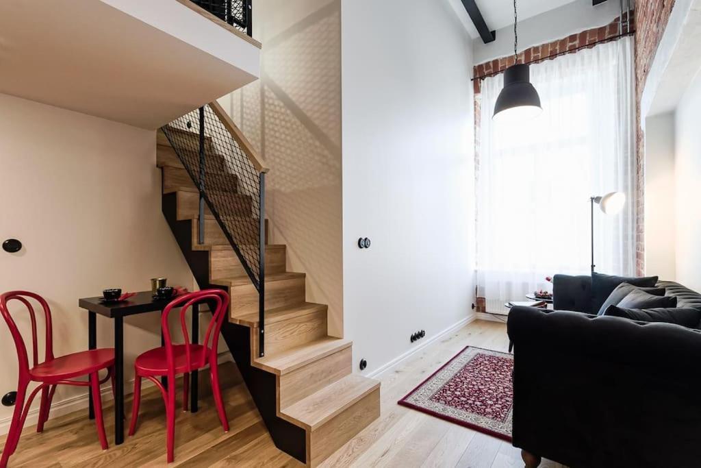 Korter Loft Black And Red